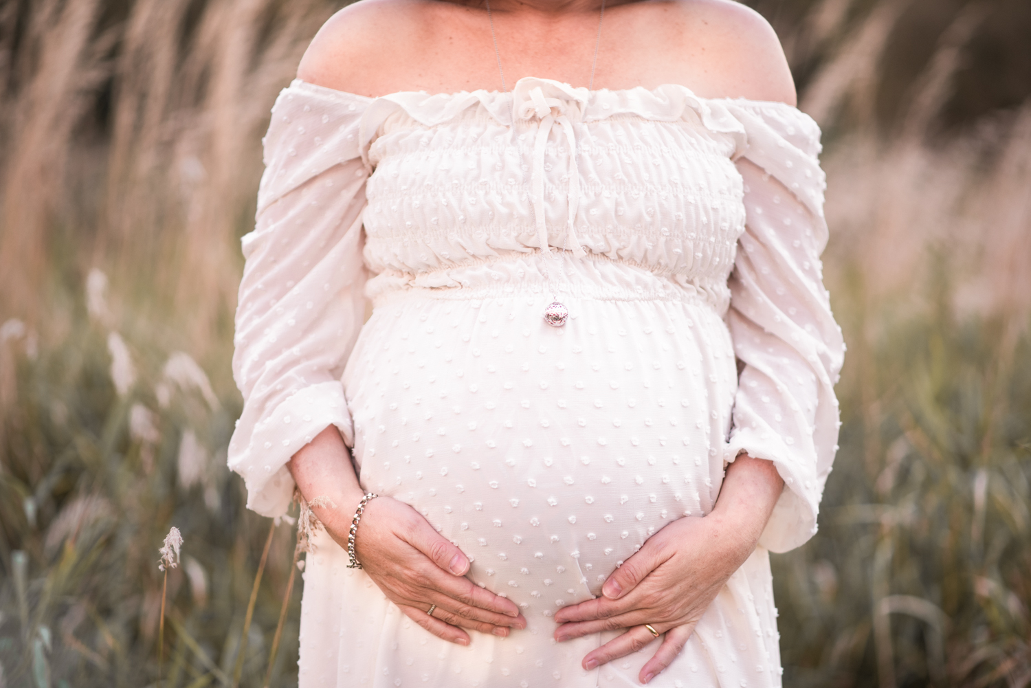 Babybauch beim Babybauchshooting in Alsfeld