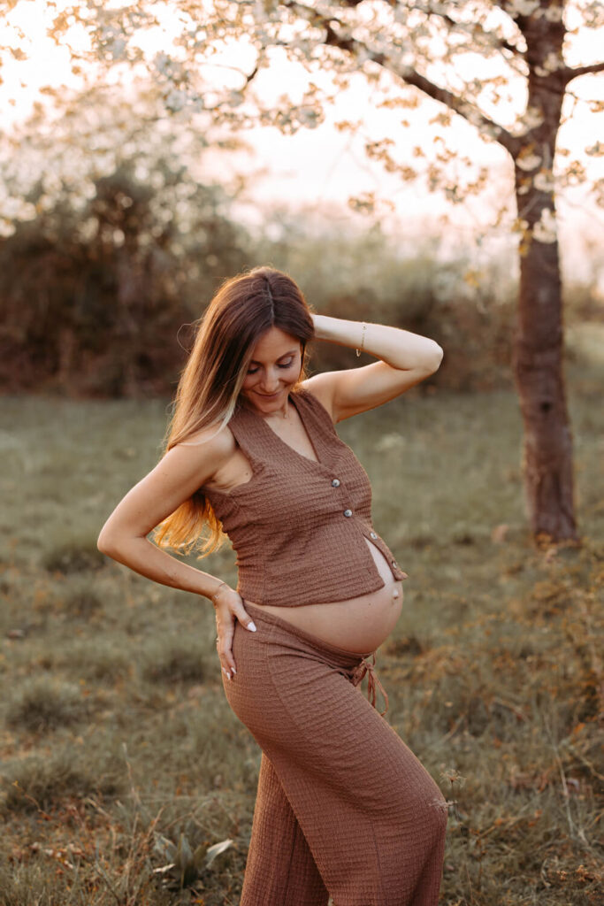 Nach dem Babybauch Fotoshooting kann ich es kaum erwarten, eure Bilder zu sichten und eine Grundoptimierung vorzunehmen. Daher schicke ich euch ein paar Tage danach, spätestens jedoch 7 Tage nach dem Shooting eure Auswahlgalerie. Daraus sucht ihr eure Lieblingsbilder aus, die ich nach Zahlungseingang nochmal final bearbeite und euch in hochauflösender Qualität zum Download bereitstelle.