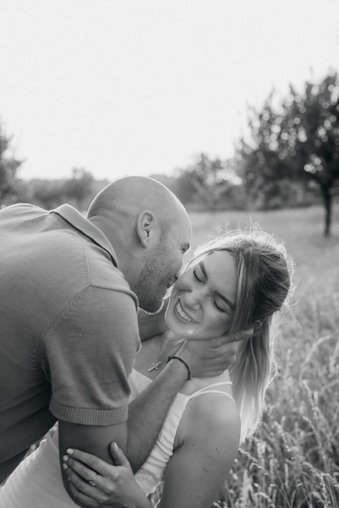 Pärchen beim Fotoshooting in Alsfeld bei Nancy liebevollfotografiert