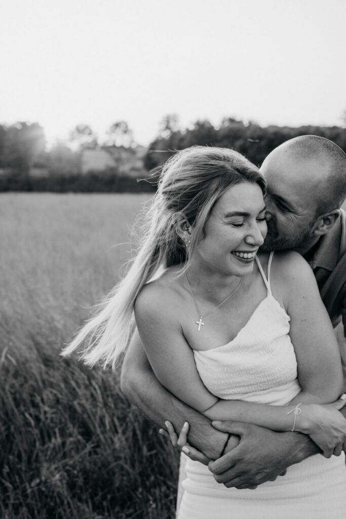 Pärchen beim Fotoshooting in Alsfeld bei Nancy liebevollfotografiert