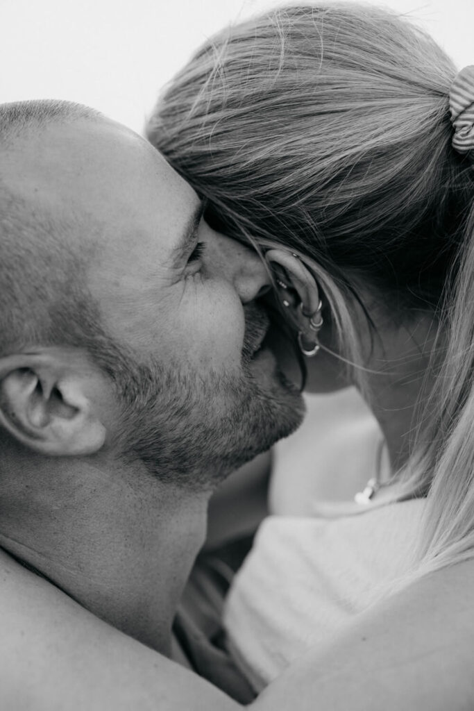 Pärchen beim Fotoshooting in Alsfeld bei Nancy liebevollfotografiert