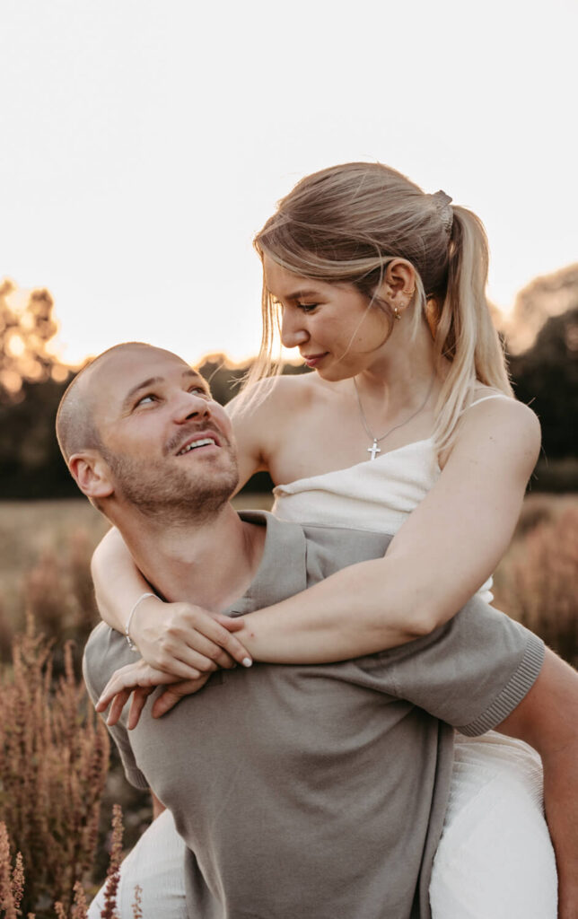 Pärchen beim Fotoshooting in Alsfeld bei Nancy liebevollfotografiert