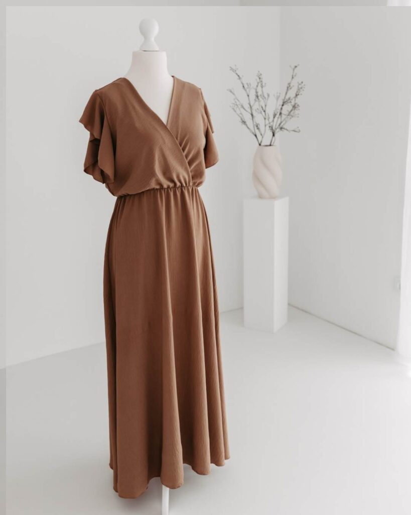 Schlichtes Kleid für zeitlose Aufnahmen