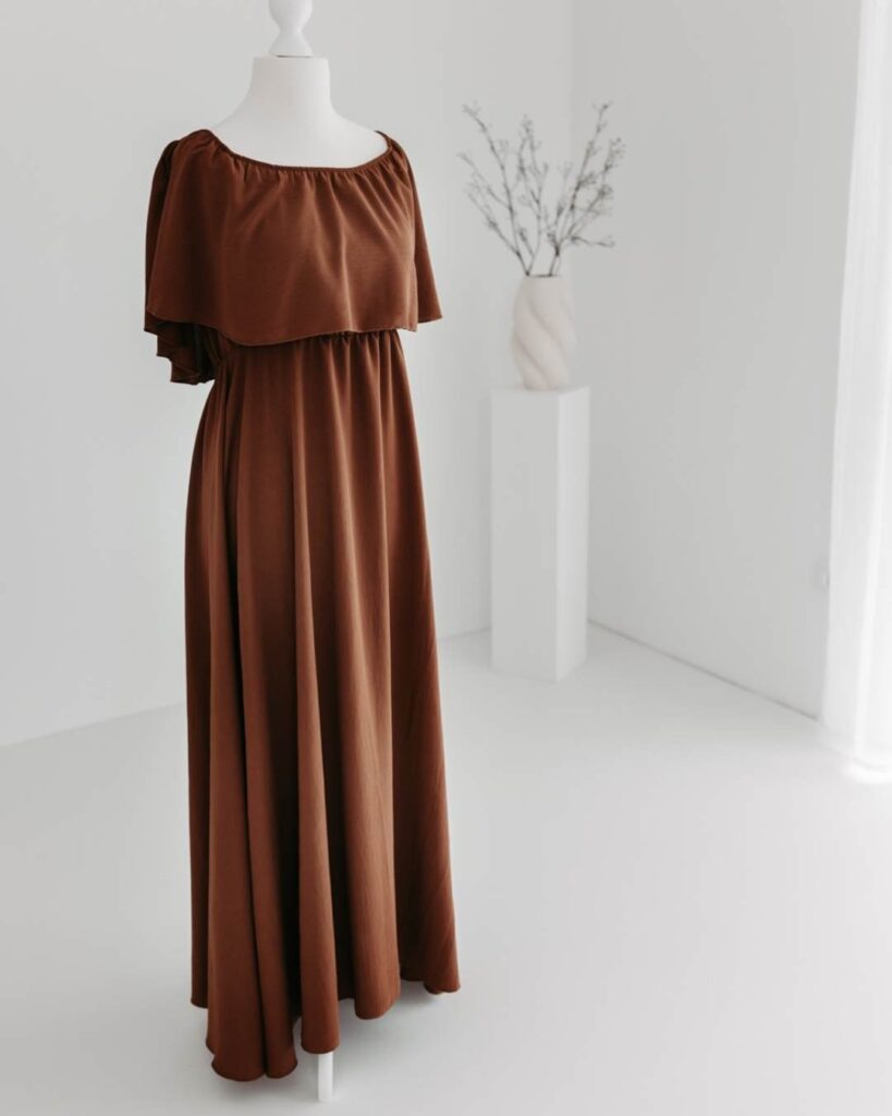 undenkleid für ruhige, ästhetische Babybauchbilder