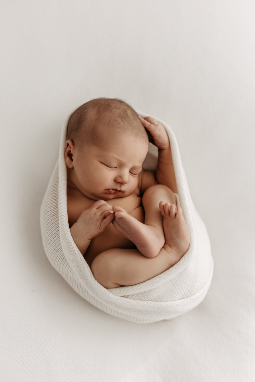 Zeitloses Neugeborenen Fotoshooting Gießen ohne Inszenierung